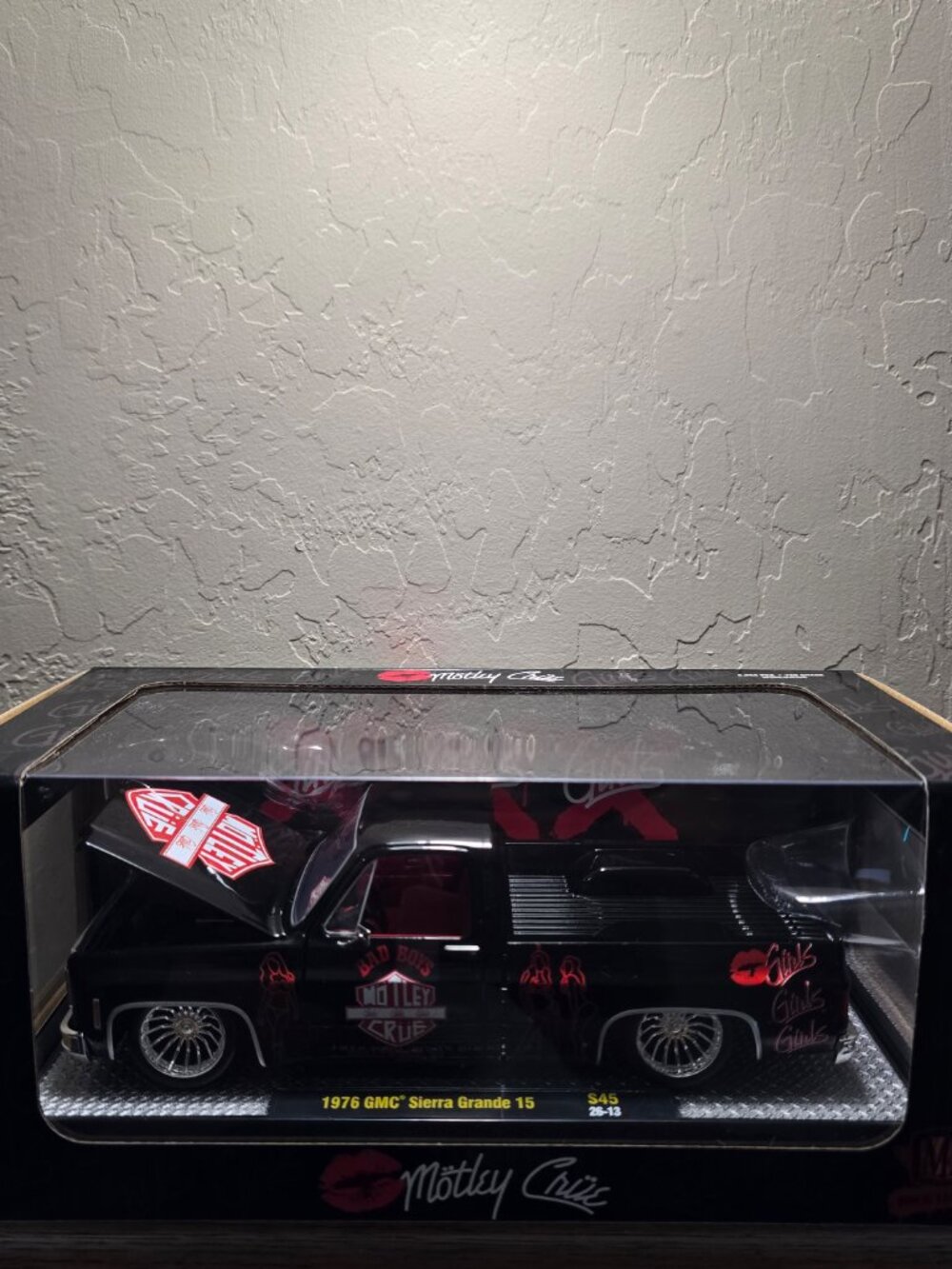 M2 Machines 1:24 1976 GMC Sierra Grande 15 Mötley Crüe Rock Legends S45 NIB